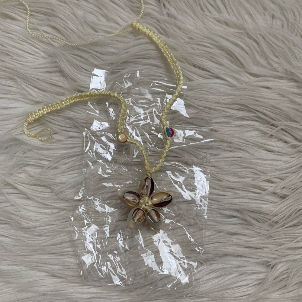 Shell Necklace - Picture 3 of 5